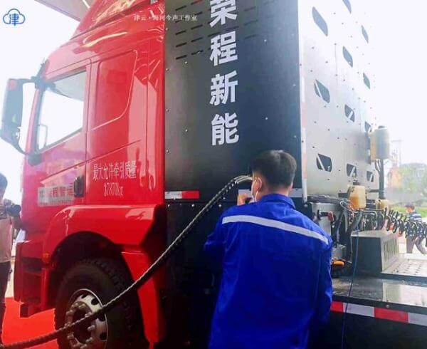 看，氫氣重卡來了！天津貨運(yùn)零排放示范助力“雙碳”.jpg