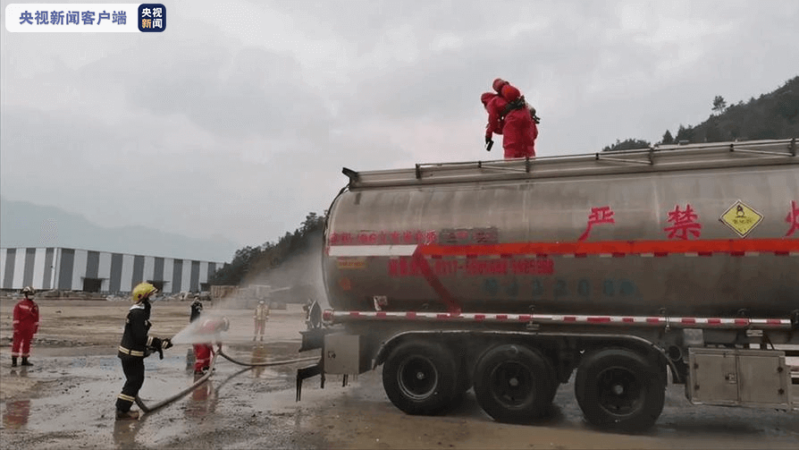 四川省廣元市一輛過氧化氫槽罐車發生泄漏，事故已處理完畢，無人員傷亡.png