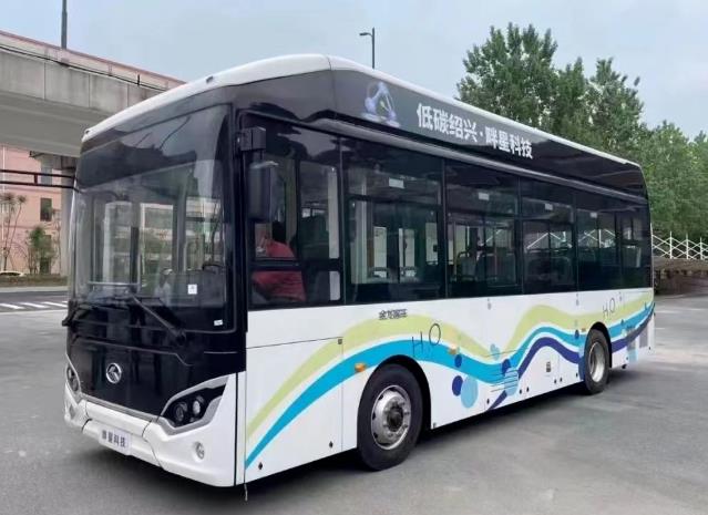 紹興首輛自主研發(fā)的氫能大巴榮獲市場準(zhǔn)入.jpg