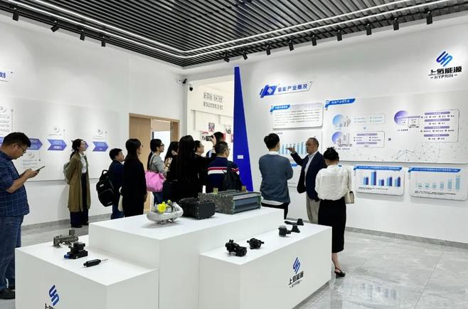 盈科創團隊攜多家知名投資機構拜訪上海上氫實控人.jpg